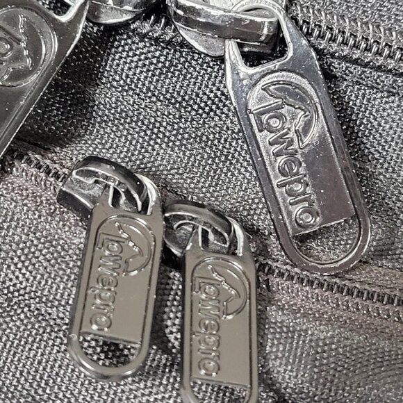 Lowepro Nova 4 Camera Shoulder bag - Picture 9 of 13